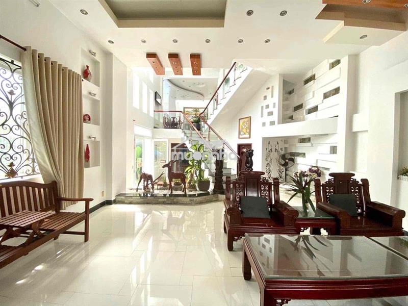 Nhà 6 phòng ngủ - ngay hùng vương