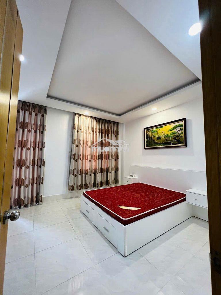 Nhà như mới, hẽm oto, dt4*15m,2lau,4pn,4wc,sân thượng,nôi thất đầy đủ