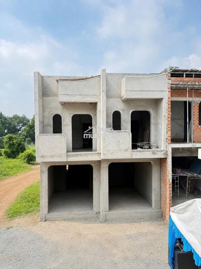 Siêu phẩm gần ngã ba sở gà - có sân để ô tô - đường trước nhà 7m