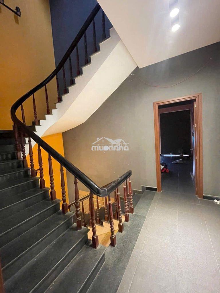 ✅✅Cho thuê nhà 2 lầu mặt tiền sầm uất sát ngã tư thủ đức  - 3