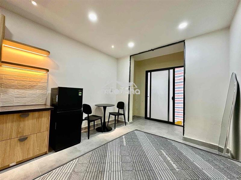 Căn hộ giá 5.400.000 - studio mới – cửa sổ trời full nội thất
