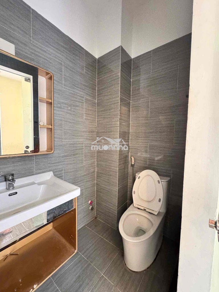 Nhà 2 lầu 4pn 5wc riêng đường 9m lò lu gần vinhome - 4