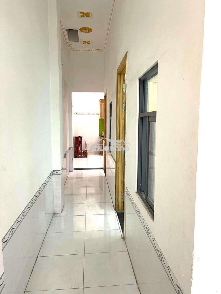 Nhà lầu sân xe hơi gần bv dĩ an gía 7 triệu - 2