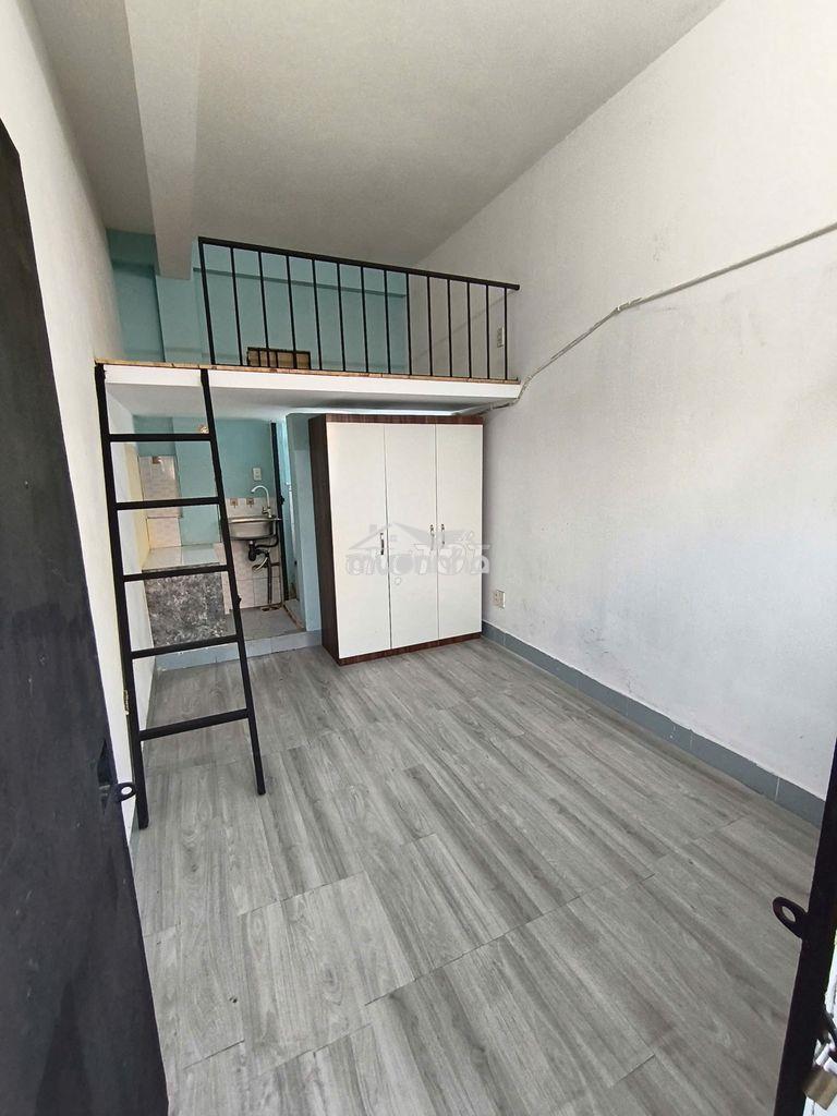 Phòng thoáng, gác cao, gần kcx tân thuận, q7