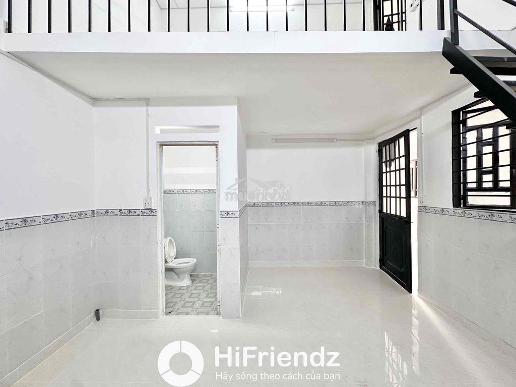 Nhà 1 trệt 1 lầu có ban công sẵn máy lạnh ngay gần ngã tư bốn xã - 2