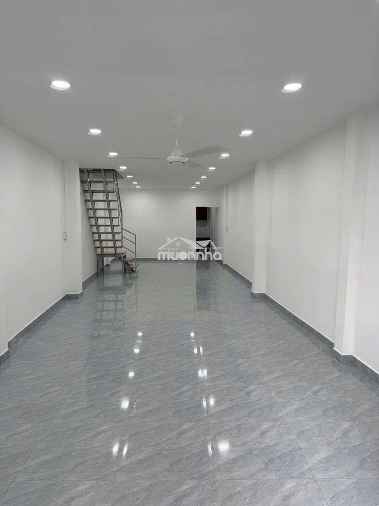 Cho thuê nhà 4x17m 1 lửng 2pn y hình hxt ngay eon tânphú 
