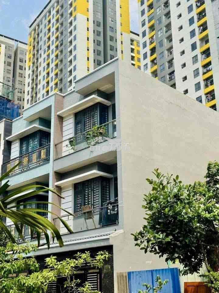 Nhà 1 trệt 3 lầu xây kiên cố, dtxd: 222m2 cạnh làng đhqg tp.hcm
