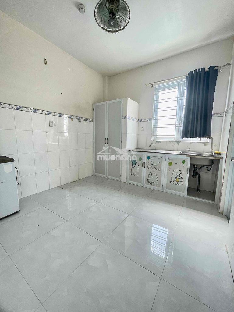 Phòng 20m2 đs3 p9 gv cửa sổ ngoài trời, máy lạnh, tủ áo, máy giặt - 2