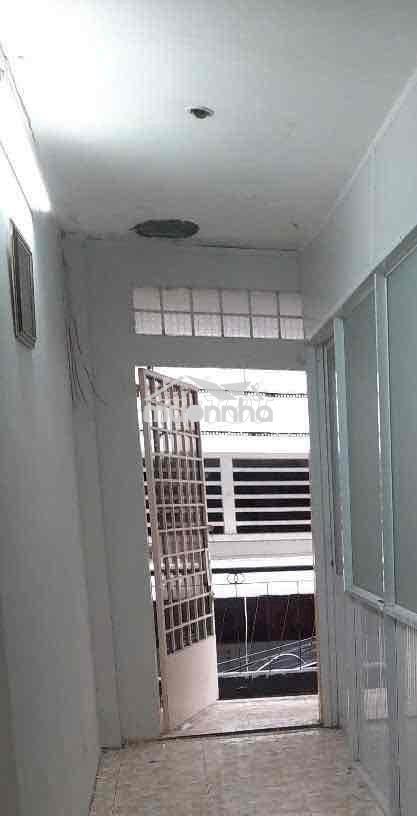 Phòng trọ giá rẻ có ban công cửa sổ