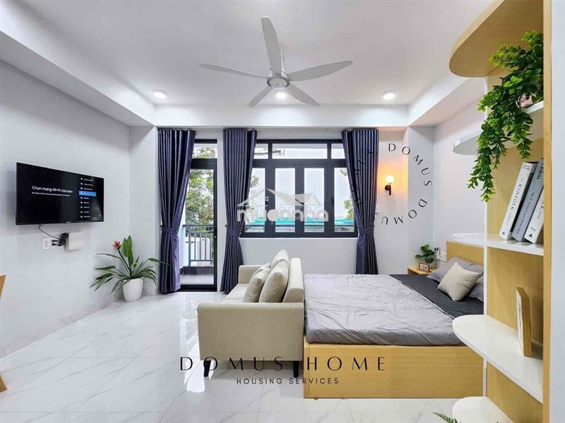 Phòng ban công siêu thoáng_ngay vòng xoay dân chủ _  giá cả hợp lý