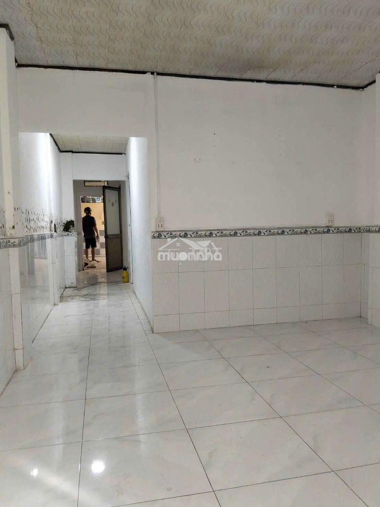 Nhà cấp4,100m2, 2pn, sân rộng, gần trường lê thánh tôn, đẹp và  thoáng - 3