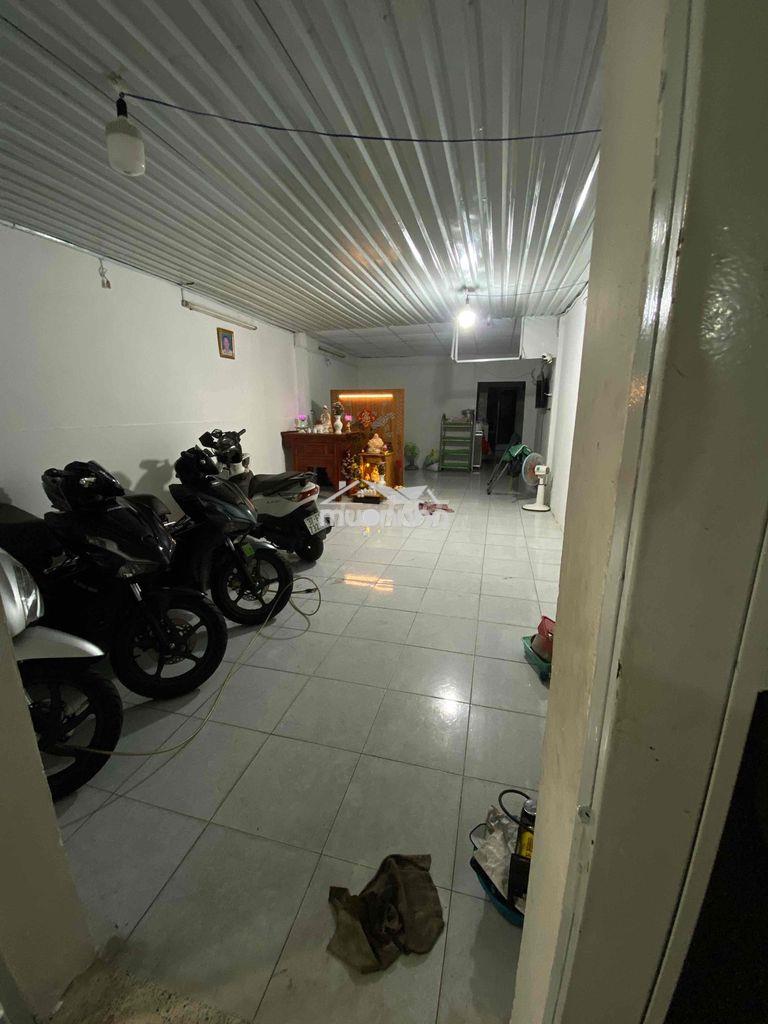 Nhà cấp 4 cho thuê , cực rộng 4x25. có sân để xe thoải mái - 3