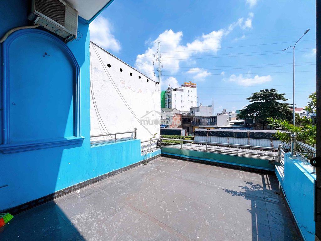 Phòng mặt tiền có sân thượng riêng - 3