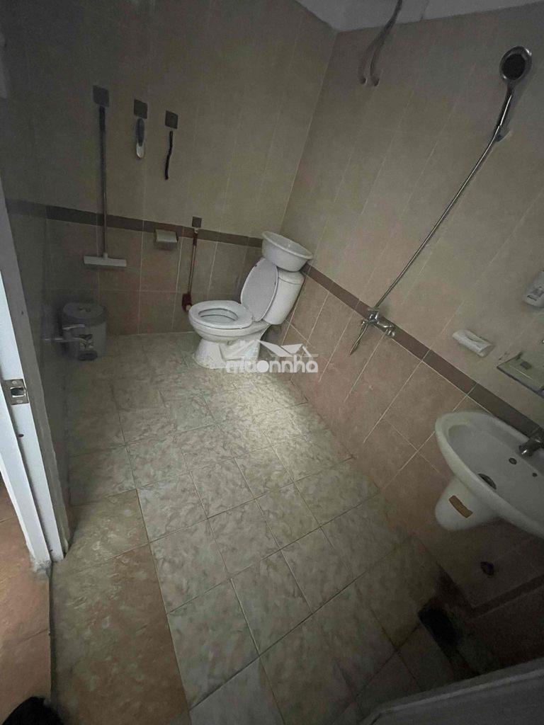 Tìm bạn nữ ở ghép