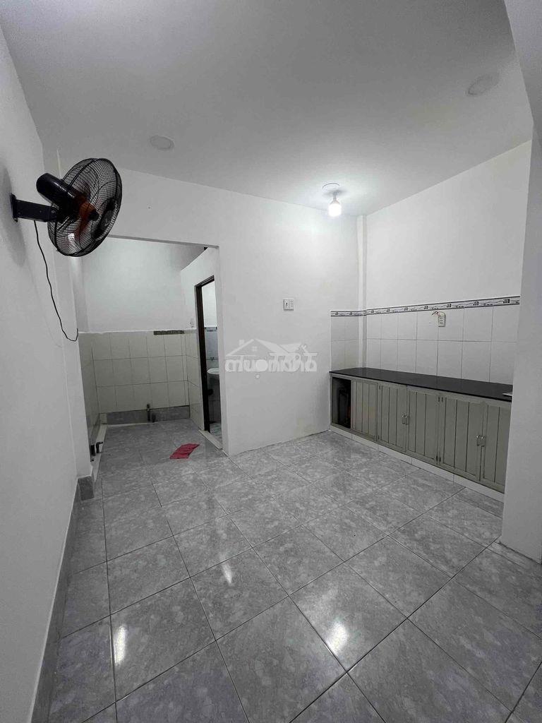 Cho thuê nhà nguyên căn hẻm 184 âu dương lân - 2