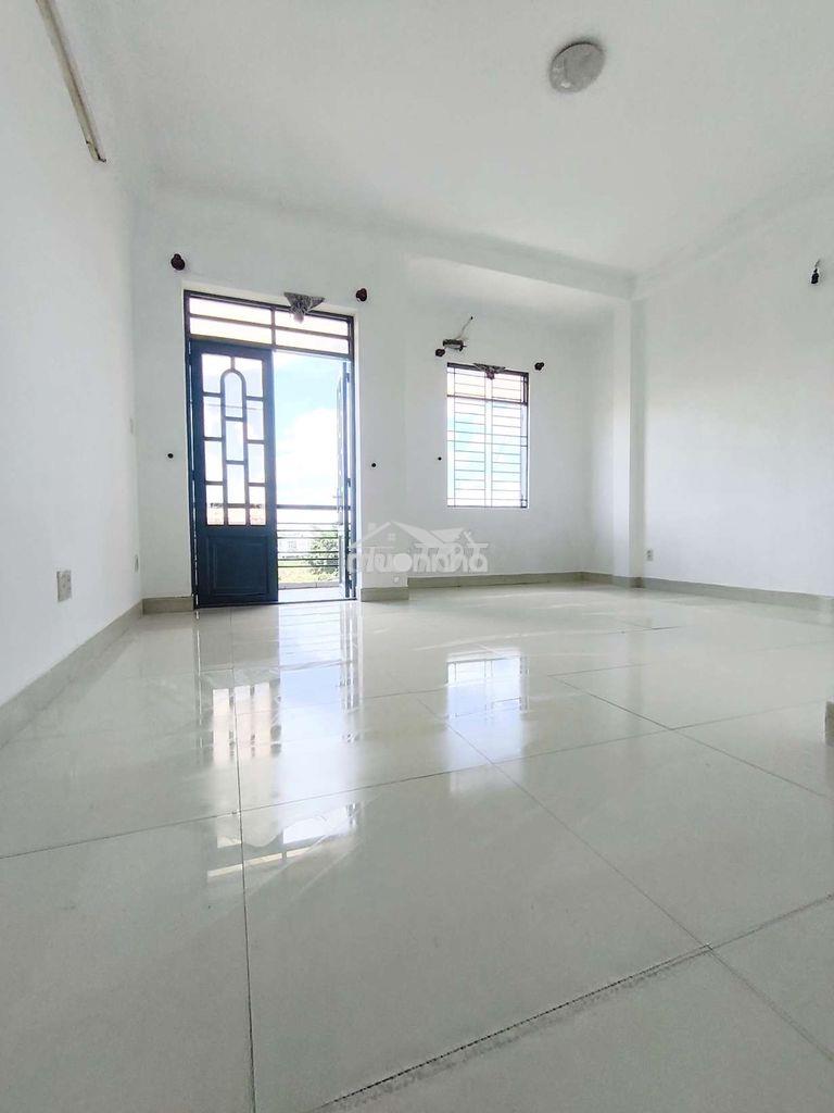 Siêu phẩm ban công mới tinh gần chợ bà điểm - 3