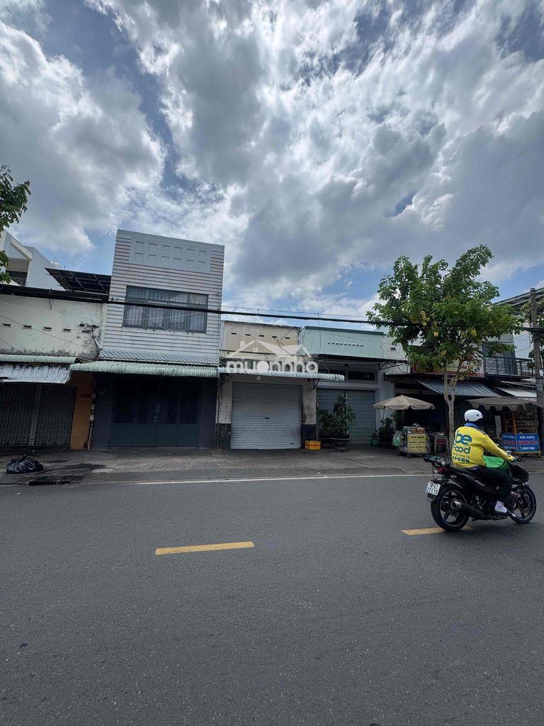 Cho thuê nhà , mặt tiền dt 4m10x26  gác lửng 2 mặt trước sau
