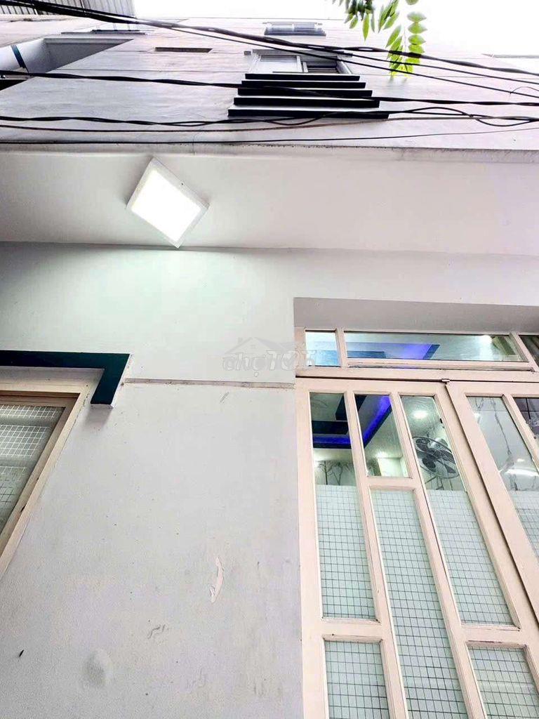 Bán nhà gần lộ lớn