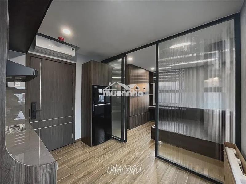 Trống phòng studio luxury cửa sổ  ngay trường chinh