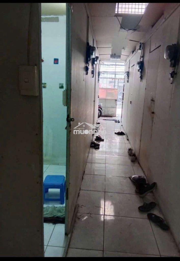 Phòng trệt nhỏ trong nhà nguyên căn,1 người, wc ngoài dùng chung  - 3