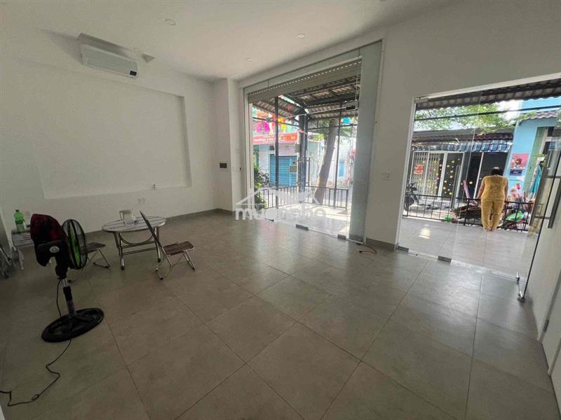 Chi thuê mb 2 mặt tiền ngay trường học lê anh xuân