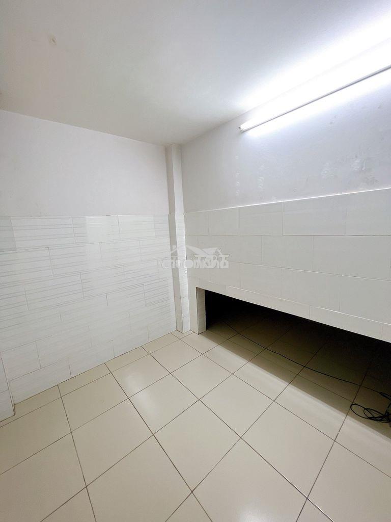 Phòng 1 người bao tiền nước,phí dịch vụ sẵn máy lạnh ngay hoàng diệu 2 - 2
