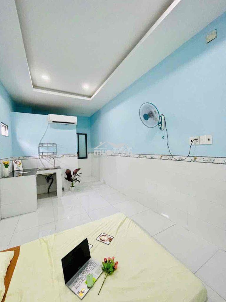 Phòng sẵn máy lạnh ngay chợ lạc quang, cầu tham lương