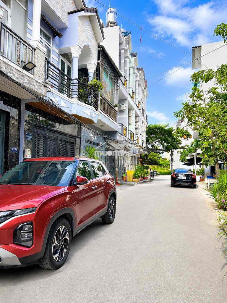 Hơn 5 tỷ - đường 8m - ô tô ngủ trong nhà