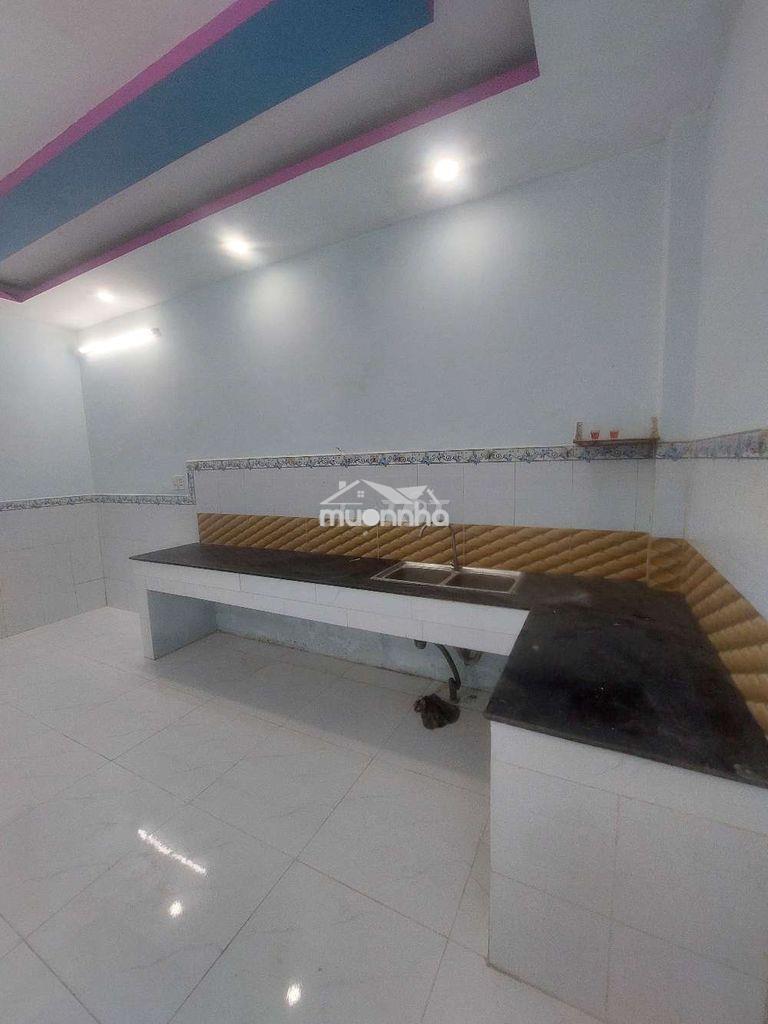 Cho thuê nhà đường phạm hùng c2 dt.4m×25m } 1 lầu 3 phòng 3 toilet. - 2