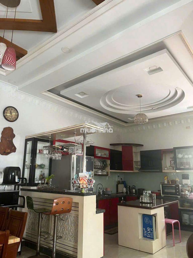 Cần bán gấp siêu phẩm biệt thự quận 2 – diện tích khủng 309m²,4pn.