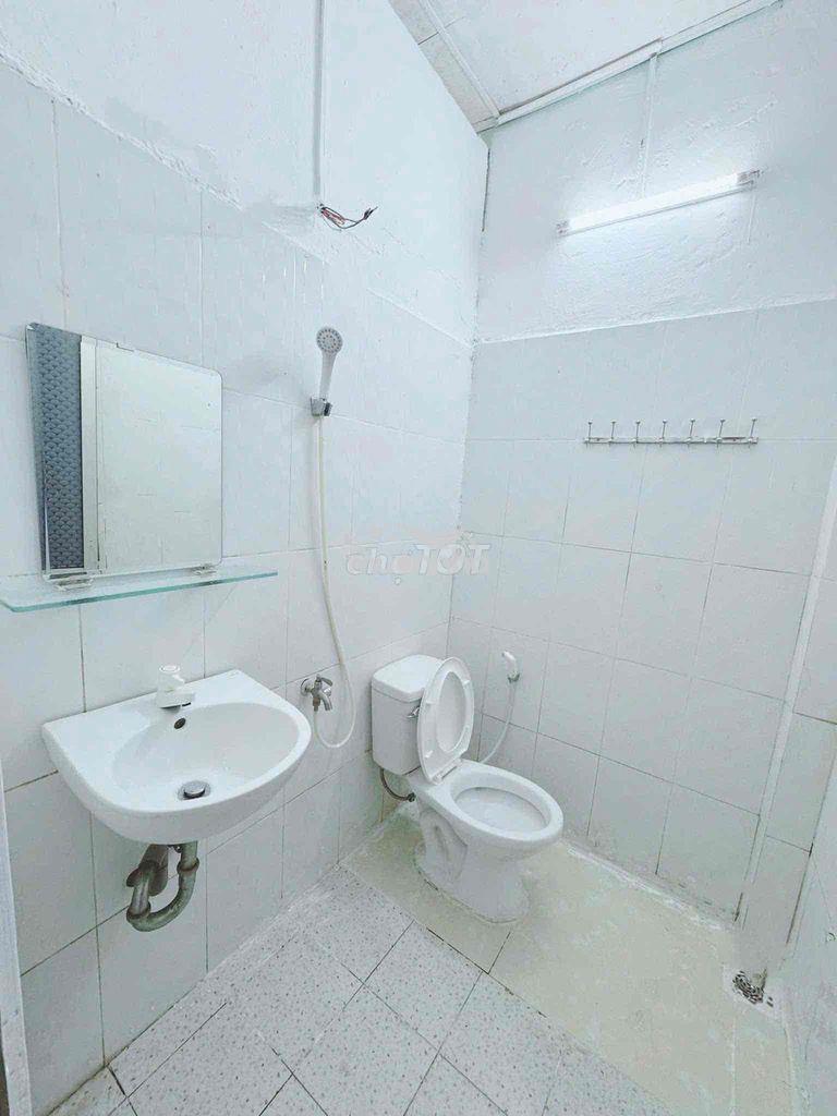 Phòng 2tr2 có fix , ung văn khiêm bình thạnh , đi bộ ra uth,có máy lạh - 4