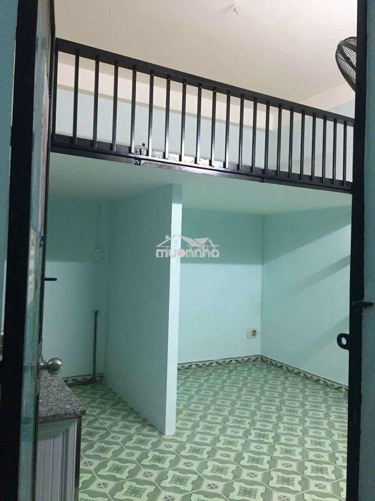 Cho thuê phòng có gác ngay trung tâm áo cưới phú nhuận