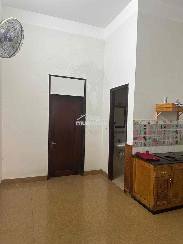 Cho thuê mặt bằng tầng trệt làm văn phòng tại lô 20 đường giáp hải - 4