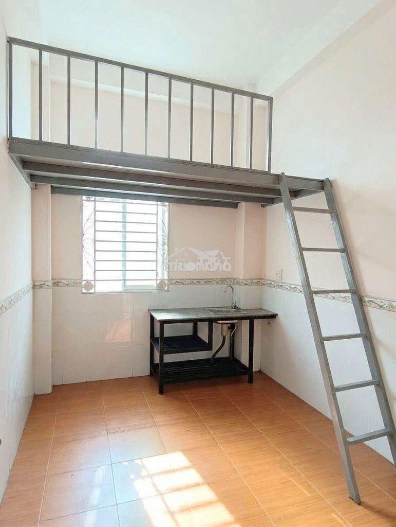 Phòng cửa sổ nắng ra trời aeon tân phú 100m cách đh công thương 5 phút