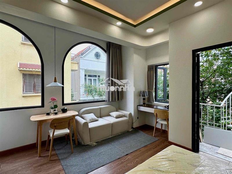 Studio ban công view xanh - full cửa sổ kính ngay tân định q1