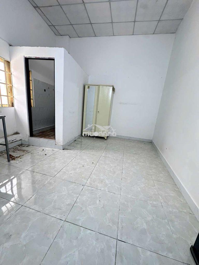 Phòng  có máy lạnh giờ tự do gần ngã tư hậu giang nguyễn văn luông