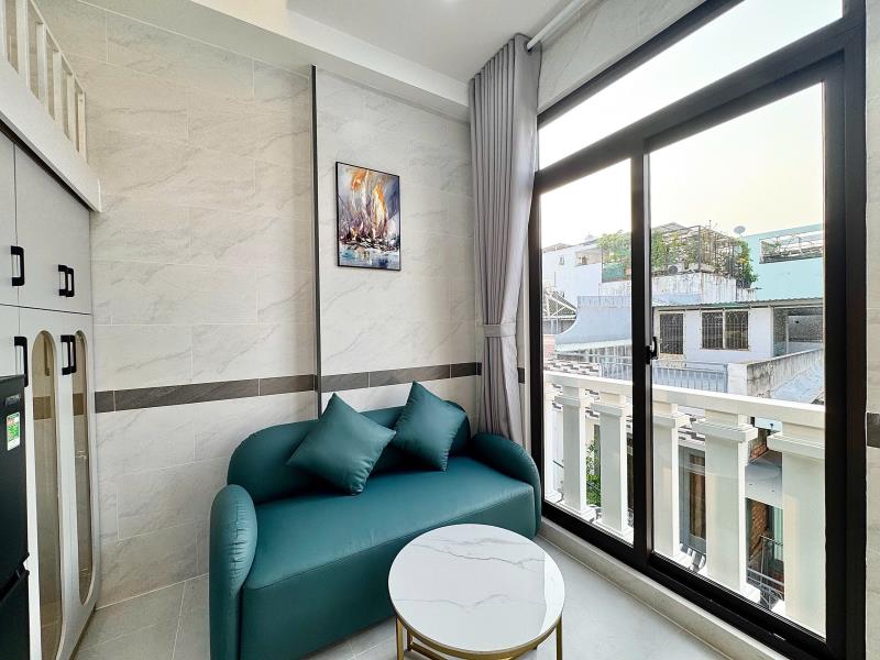 Khai trương gác bancony gần đh hồng bàng , uef , hàng xanh quận bình thạnh  - 3