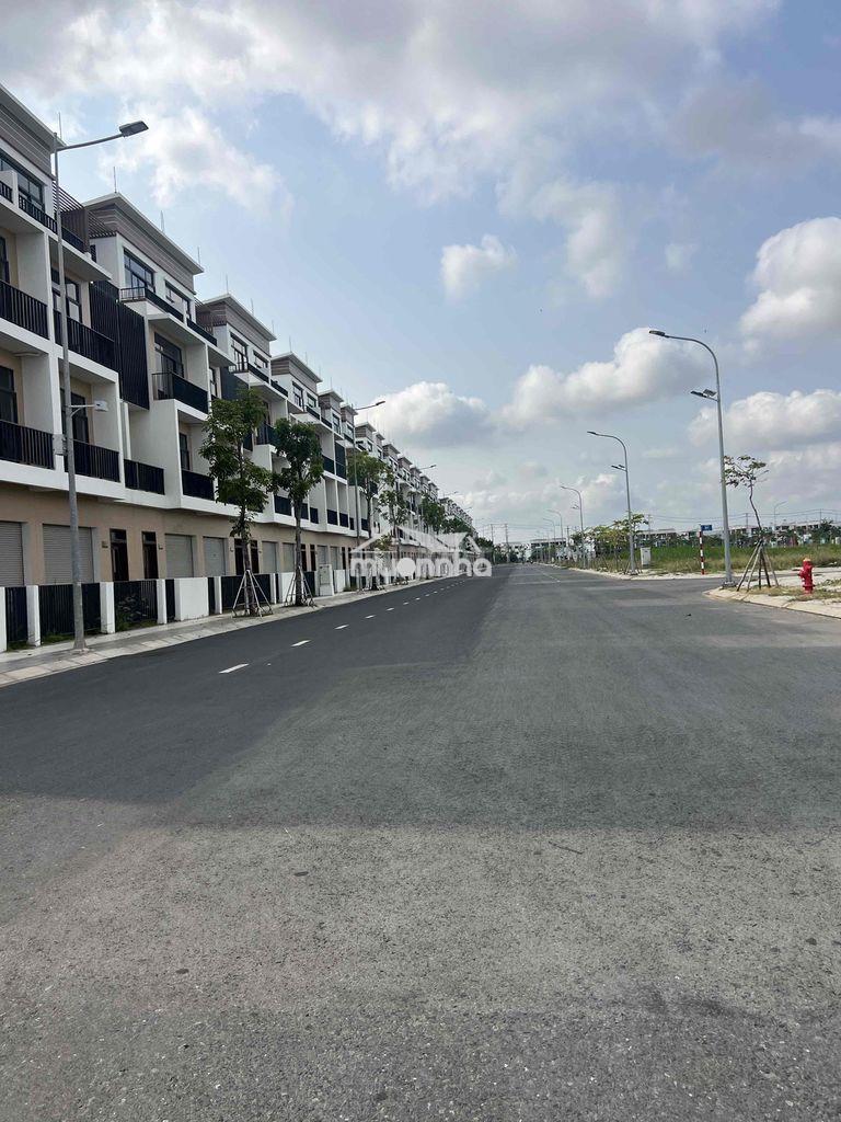 Sài gòn village .đường số 15m rộng 12m .giá tốt - 3