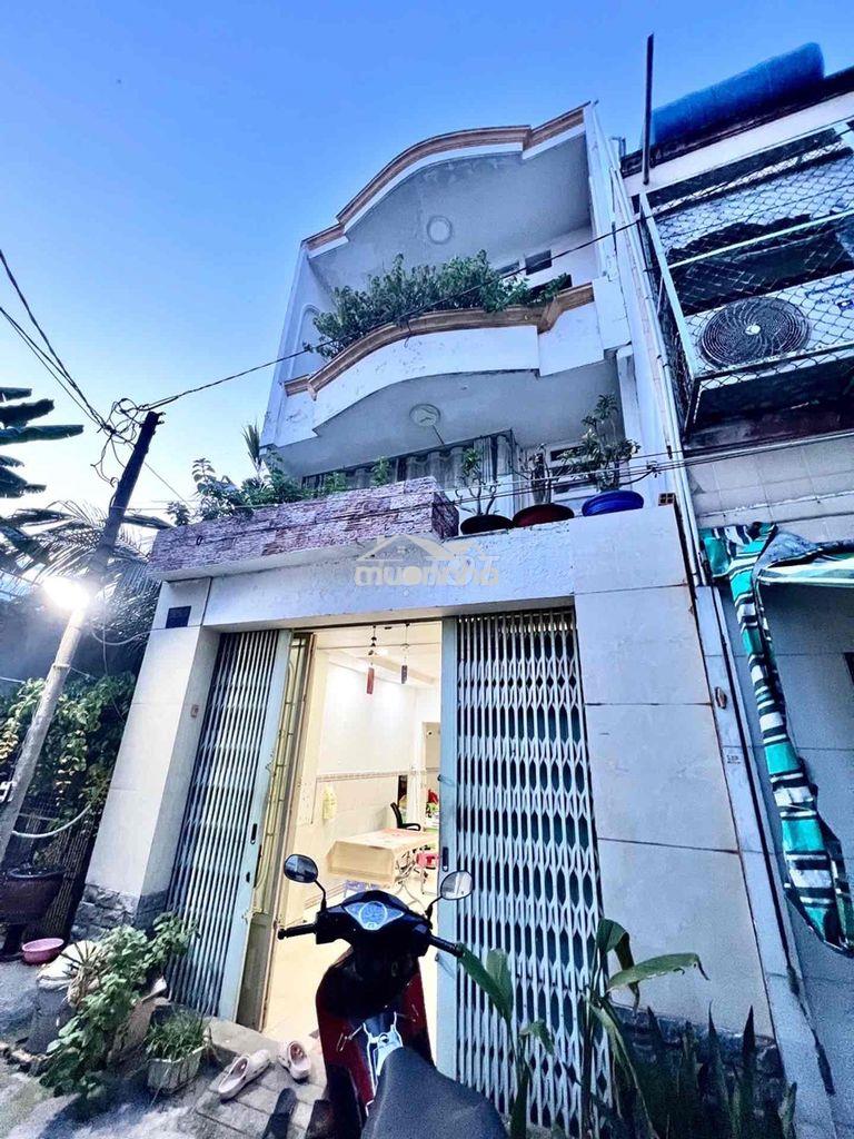 Ngộp bank gấp bán nhà 3 tầng chiến lược hẻm xe hơi
