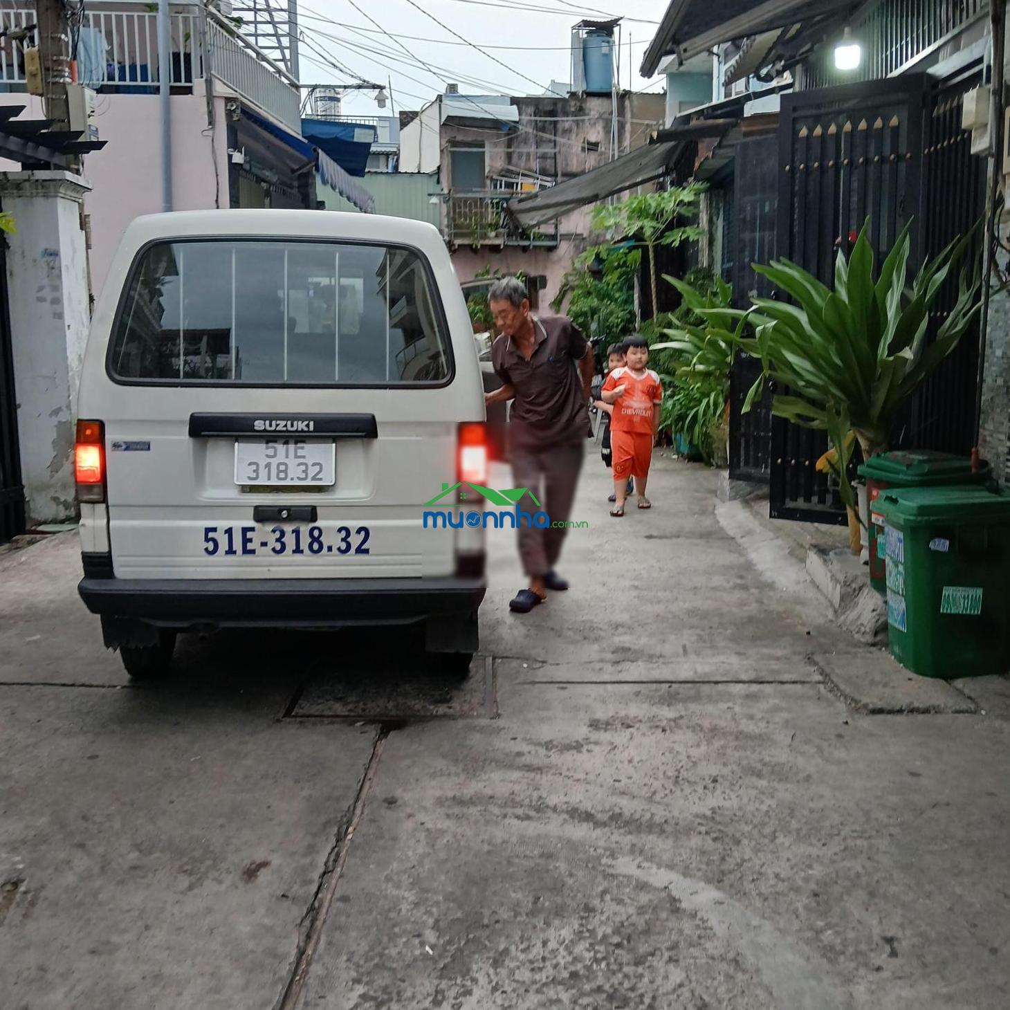 5 tỷ 850 thương lượng, nhà 2 tầng, 3 phòng ngủ, 3 vệ sinh