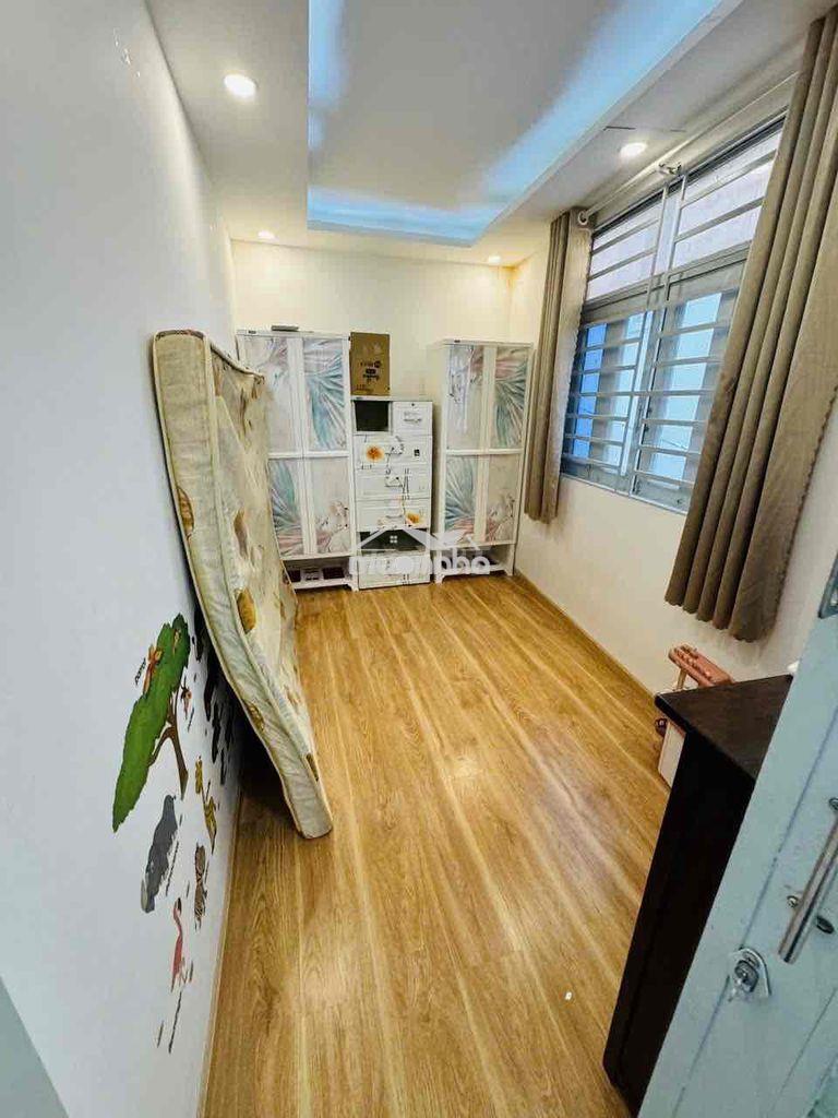 Nhà gần phan xích long - xe tải đậu sát nhà -  3 tầng - sổ hồng riêng
