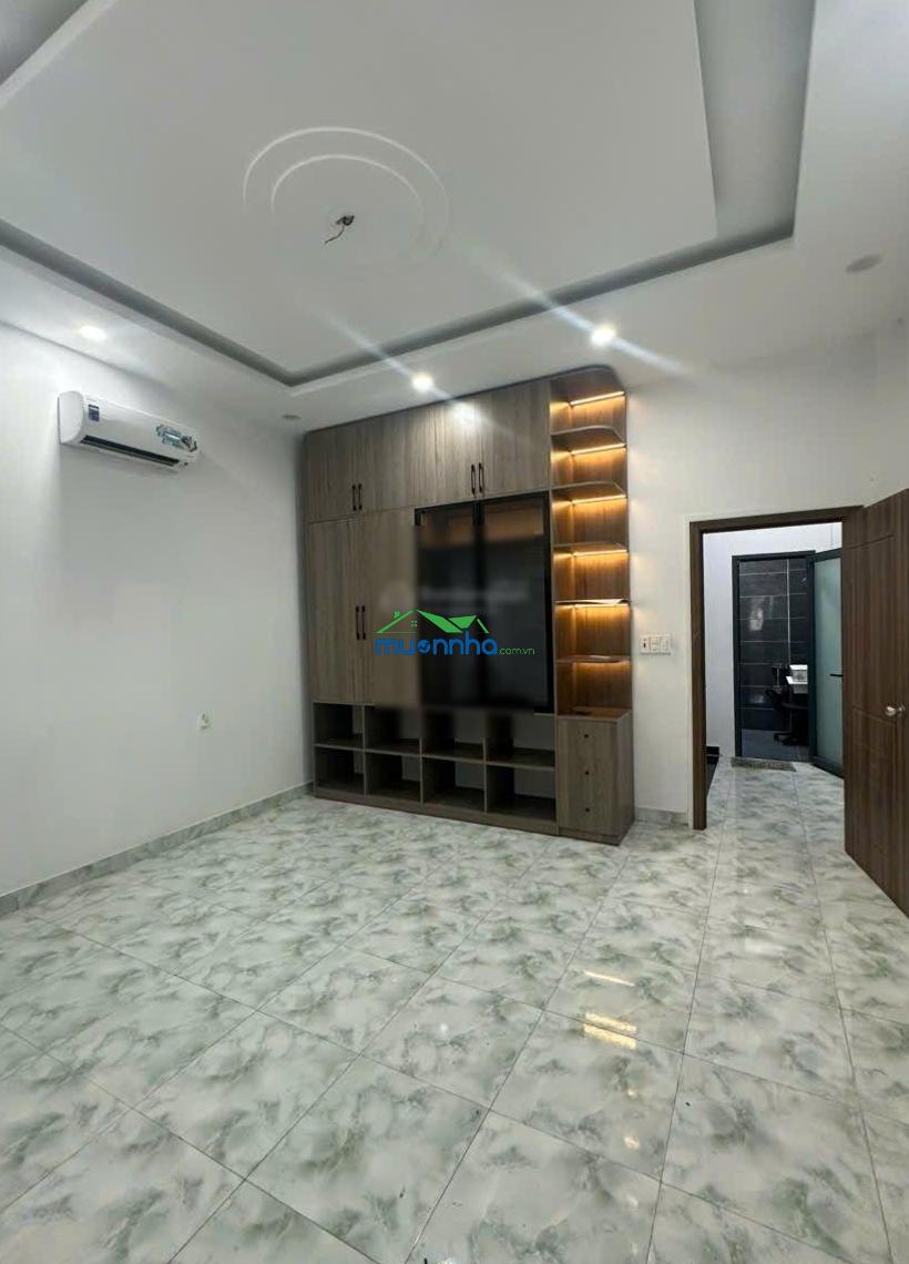Chỉ 9 tỷ còn bớt. nhanh tay sở hữu căn này đầy tiện ích. gần chợ tân hương. 72m. 4pn hẻm sạch 7m - 2