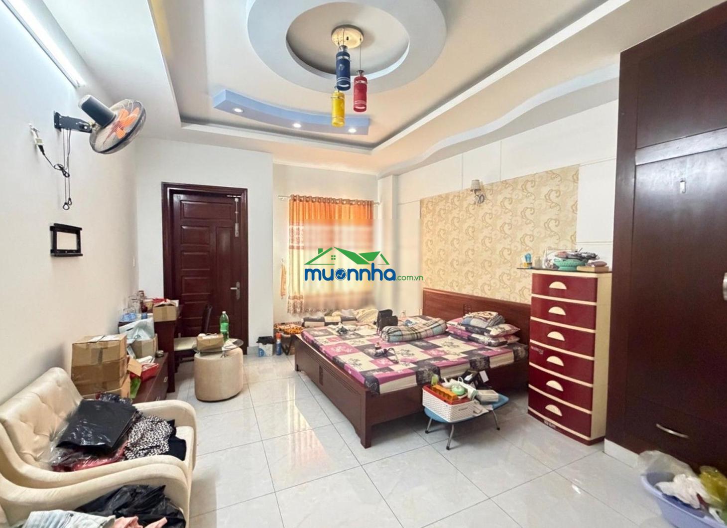 Bán nhà phạm văn bạch, tân bình, 4,2*15m, 3 tầng, 4 phòng ngủ, chỉ 20m ra mặt tiền, ga metro