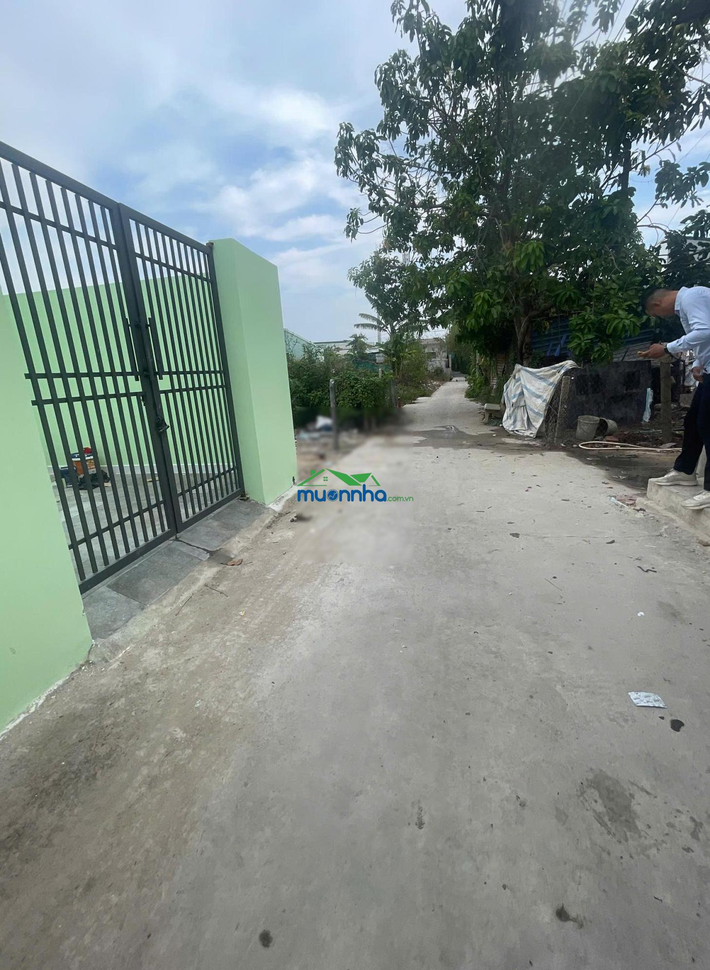 Bán nhà sổ hồng riêng 3 phòng ngủ, nhà mới xây đẹp, vuông vức, đường trước nhà 3,5m sau mở rộng 8m - 4