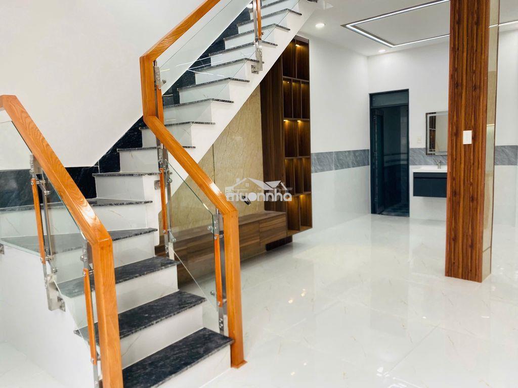 Hàng hiếm. nhà shr ở p. dĩ an. chỉ nhỉnh 2ty - 2