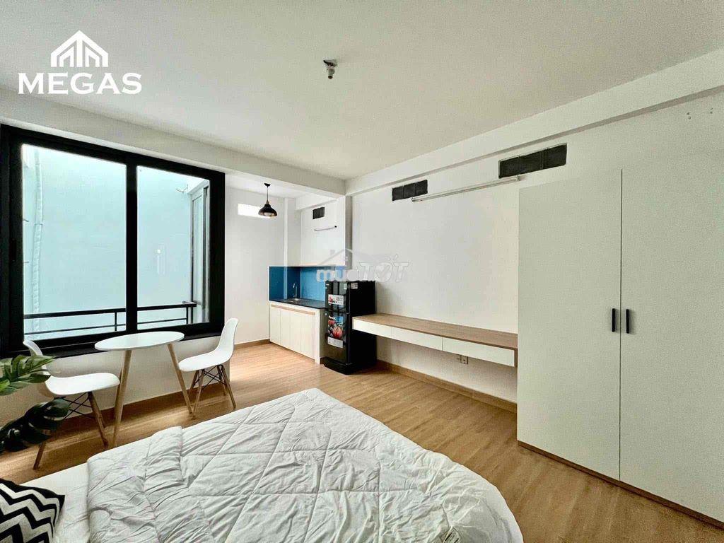 Studio_thoáng mát_cửa xổ trời_ngay cv lê thị riêng - cách mạng tháng 8 - 2