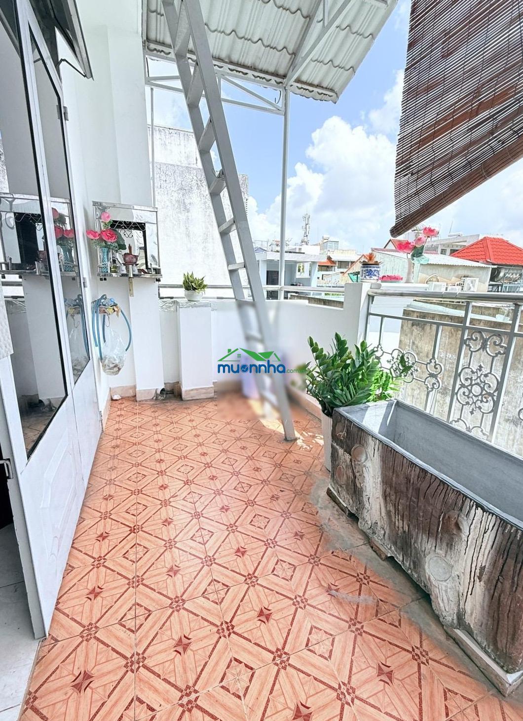 Nhà ngang hơn 5m 61m2 lô góc hẻm xe hơi khu vip bàu cát tân bình - 2