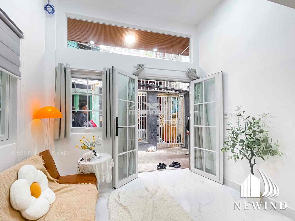 Cho thuê nhà nguyên căn 2pn  ban công mới xây gần q4 - 2