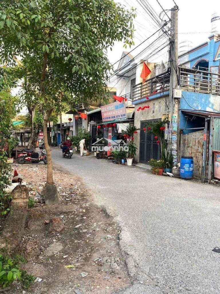 Nhà cấp 4 mặt tiền đường sân xe hơi giá 5 triệu  - 3