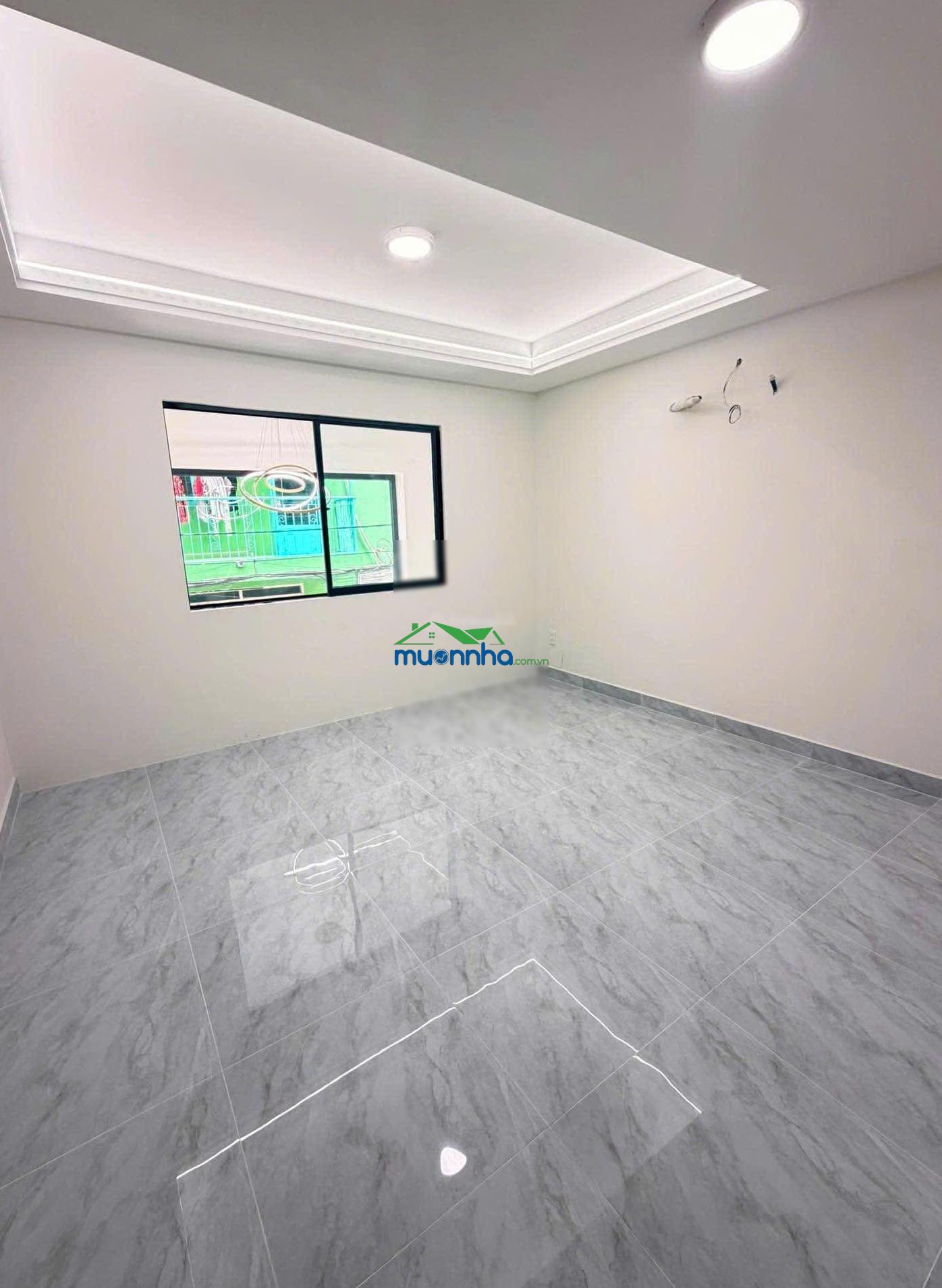 122/ lạc long quân. sát đầm sen. mặt đường rộng rãi. ô tô ngủ trong nhà. 4x8m. kết cấu 5 tầng